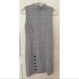 Houndstooth short sleeve dress